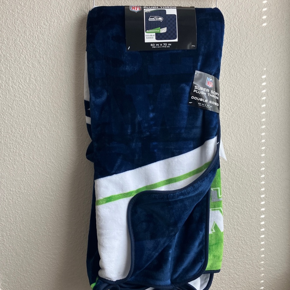 Seattle Seahawks Super Soft Plush Throw -NFL (NWT)